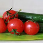 how many calories are in cucumbers and tomatoes