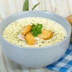 Cheese cream soup with rice and chicken
